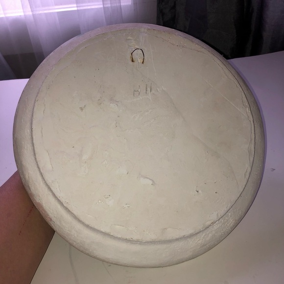 Vintage Chalkware decorative plate,  an eye catching piece of decor to hang - Picture 6 of 6